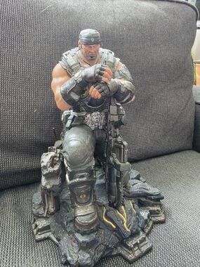 Gears of War Marcus Fenix Statue - Black & Gray